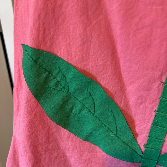 Girls Mini Boden dress with floral appliqué at front.  Zip closure.  Lined. - Picture 3 of 5